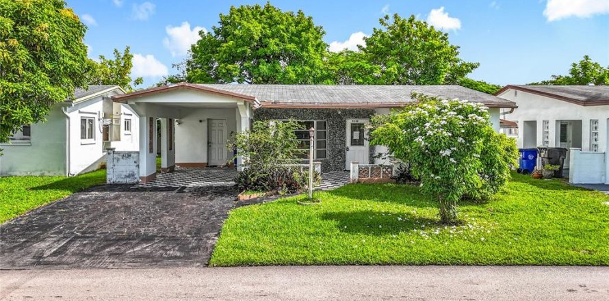 House in Lauderdale Lakes, Florida 2 bedrooms, 126.81 sq.m. № 1851682