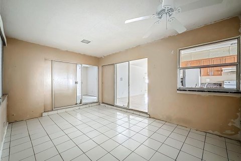 House in Lauderdale Lakes, Florida 2 bedrooms, 126.81 sq.m. № 1851682 - photo 15
