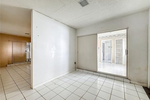 House in Lauderdale Lakes, Florida 2 bedrooms, 126.81 sq.m. № 1851682 - photo 14