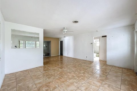 House in Lauderdale Lakes, Florida 2 bedrooms, 126.81 sq.m. № 1851682 - photo 7