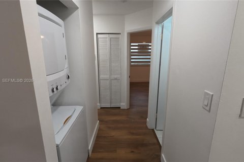 Снять в аренду кондоминиум в Майами, Флорида 2 спальни, 75.25м2, № 2079365 - фото 6