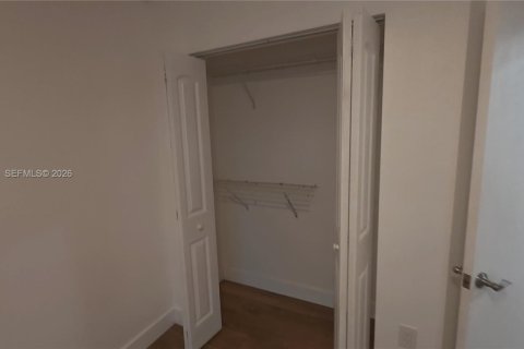 Снять в аренду кондоминиум в Майами, Флорида 2 спальни, 75.25м2, № 2079365 - фото 9