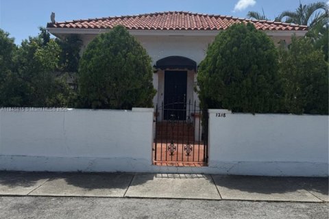 Снять в аренду виллу или дом в Майами, Флорида 3 спальни, 189.24м2, № 1949037 - фото 1