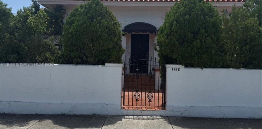 Дом в Майами, Флорида 3 спальни, 189.24м2 № 1949037