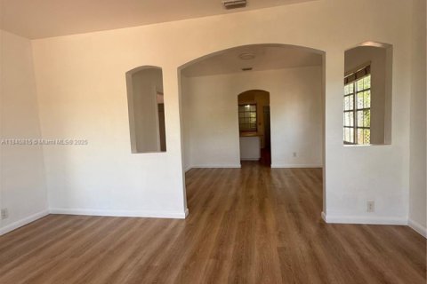 Снять в аренду виллу или дом в Майами, Флорида 3 спальни, 189.24м2, № 1949037 - фото 15