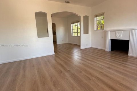 Снять в аренду виллу или дом в Майами, Флорида 3 спальни, 189.24м2, № 1949037 - фото 10