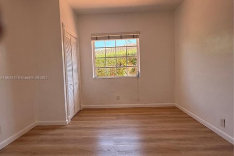 Снять в аренду виллу или дом в Майами, Флорида 3 спальни, 189.24м2, № 1949037 - фото 16