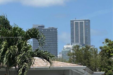 Снять в аренду виллу или дом в Майами, Флорида 3 спальни, 189.24м2, № 1949037 - фото 3