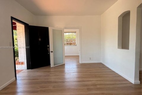 Снять в аренду виллу или дом в Майами, Флорида 3 спальни, 189.24м2, № 1949037 - фото 13