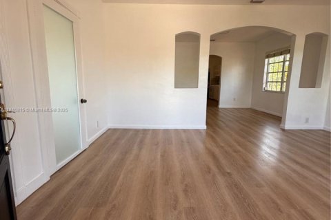 Снять в аренду виллу или дом в Майами, Флорида 3 спальни, 189.24м2, № 1949037 - фото 12