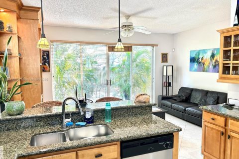 House in Cooper City, Florida 3 bedrooms, 201.13 sq.m. № 1845714 - photo 4