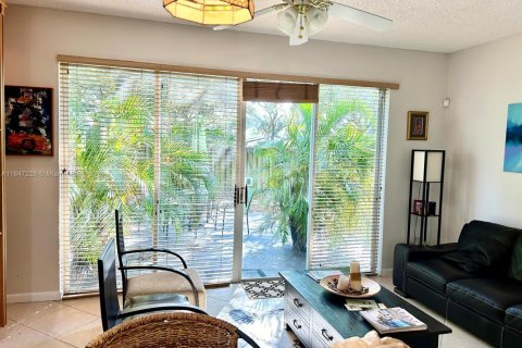 House in Cooper City, Florida 3 bedrooms, 201.13 sq.m. № 1845714 - photo 6
