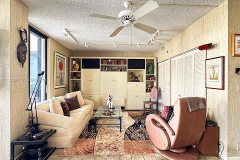 Copropriété à vendre à Miami, Floride: 1 chambre, 114.18 m2 № 1697112 - photo 11