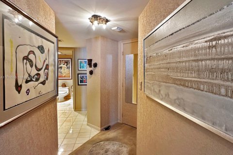 Copropriété à vendre à Miami, Floride: 1 chambre, 114.18 m2 № 1697112 - photo 17