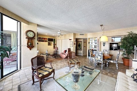 Copropriété à vendre à Miami, Floride: 1 chambre, 114.18 m2 № 1697112 - photo 6