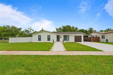 Villa ou maison à vendre à Palmetto Bay, Floride: 4 chambres, 152.73 m2 № 2146105 - photo 2