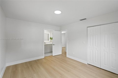 Villa ou maison à vendre à Palmetto Bay, Floride: 4 chambres, 152.73 m2 № 2146105 - photo 17