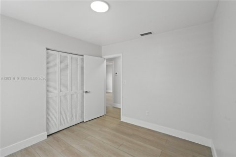 Villa ou maison à vendre à Palmetto Bay, Floride: 4 chambres, 152.73 m2 № 2146105 - photo 28