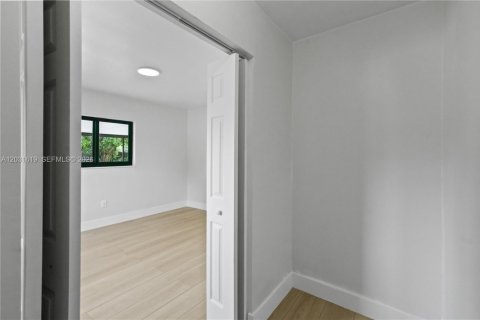 Villa ou maison à vendre à Palmetto Bay, Floride: 4 chambres, 152.73 m2 № 2146105 - photo 20
