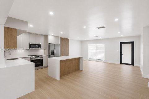 Villa ou maison à vendre à Palmetto Bay, Floride: 4 chambres, 152.73 m2 № 2146105 - photo 8