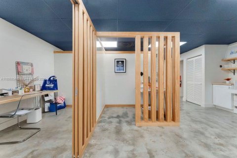 Commercial property in Doral, Florida № 2013856 - photo 19