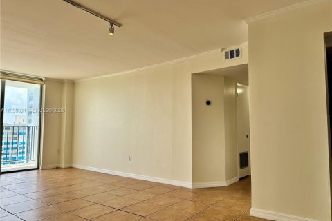 Condo in Aventura, Florida, 2 bedrooms  № 2060970 - photo 15