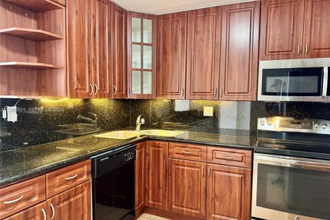 Condo in Aventura, Florida, 2 bedrooms  № 2060970 - photo 11