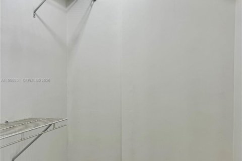 Condo in Aventura, Florida, 2 bedrooms  № 2060970 - photo 25