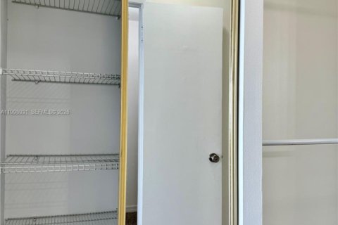 Condo in Aventura, Florida, 2 bedrooms  № 2060970 - photo 26