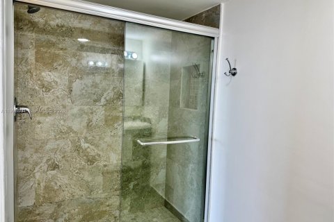 Condo in Aventura, Florida, 2 bedrooms  № 2060970 - photo 28