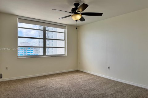 Condo in Aventura, Florida, 2 bedrooms  № 2060970 - photo 18