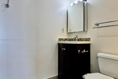 Condo in Aventura, Florida, 2 bedrooms  № 2060970 - photo 27