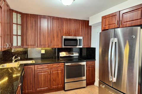 Condo in Aventura, Florida, 2 bedrooms  № 2060970 - photo 10