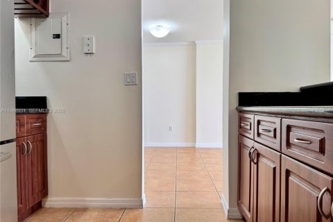 Condo in Aventura, Florida, 2 bedrooms  № 2060970 - photo 13