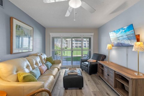 Condominio en alquiler en New Smyrna Beach, Florida, 2 dormitorios, 97.08 m2 № 1564644 - foto 5