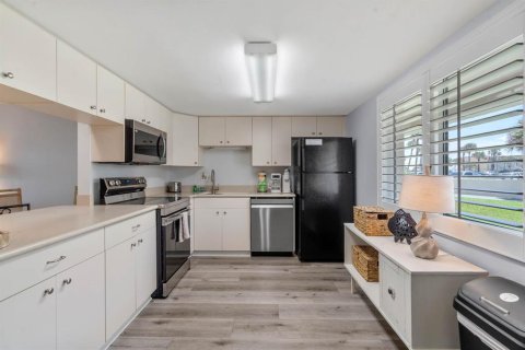 Condominio en alquiler en New Smyrna Beach, Florida, 2 dormitorios, 97.08 m2 № 1564644 - foto 9