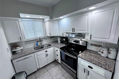 House in Palm Springs, Florida 4 bedrooms, 126.72 sq.m. № 1164818 - photo 7