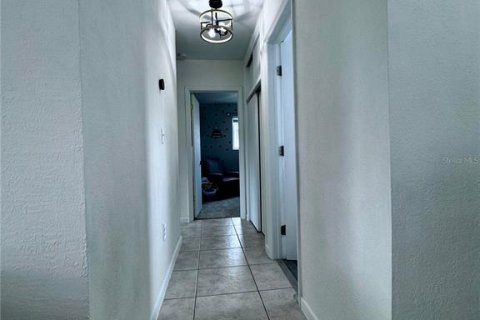 House in Palm Springs, Florida 4 bedrooms, 126.72 sq.m. № 1164818 - photo 6