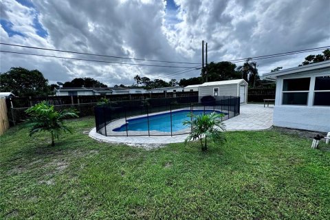 House in Palm Springs, Florida 4 bedrooms, 126.72 sq.m. № 1164818 - photo 21