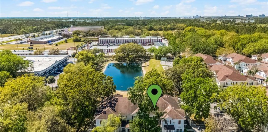 Adosado en Kissimmee, Florida 3 dormitorios, 120.77 m2 № 1816212
