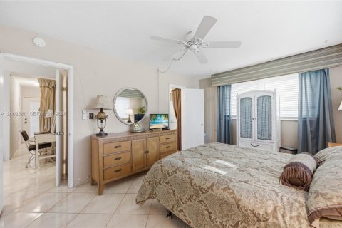 Condo in Pompano Beach, Florida, 2 bedrooms  № 2068774 - photo 30