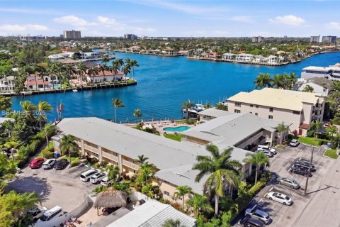 Condo in Pompano Beach, Florida, 2 bedrooms  № 2068774 - photo 14