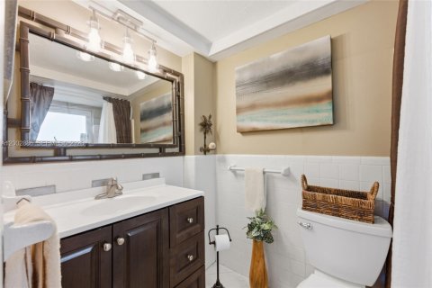 Condo in Pompano Beach, Florida, 2 bedrooms  № 2068774 - photo 19
