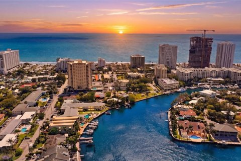 Condo in Pompano Beach, Florida, 2 bedrooms  № 2068774 - photo 2