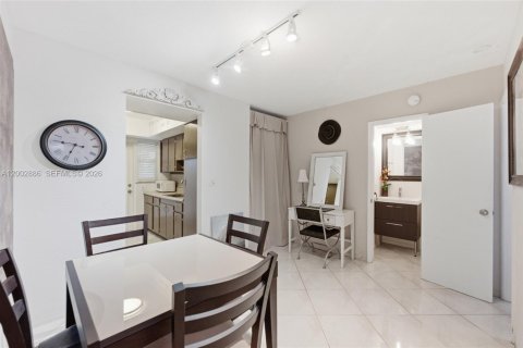 Condo in Pompano Beach, Florida, 2 bedrooms  № 2068774 - photo 10