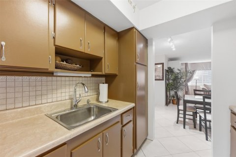 Condo in Pompano Beach, Florida, 2 bedrooms  № 2068774 - photo 28