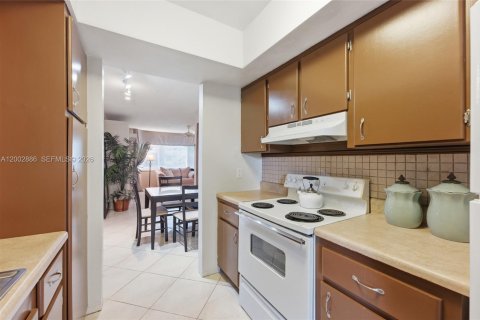 Condo in Pompano Beach, Florida, 2 bedrooms  № 2068774 - photo 27