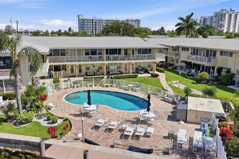 Condo in Pompano Beach, Florida, 2 bedrooms  № 2068774 - photo 4