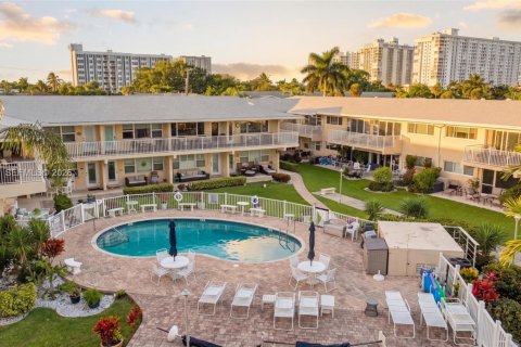 Condo in Pompano Beach, Florida, 2 bedrooms  № 2068774 - photo 18