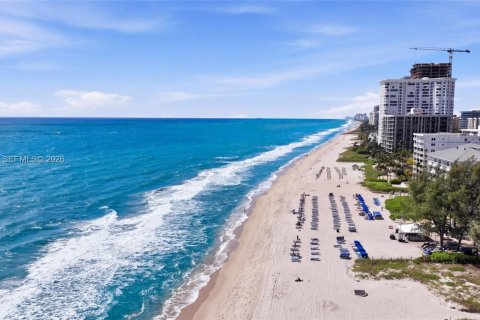 Condo in Pompano Beach, Florida, 2 bedrooms  № 2068774 - photo 5